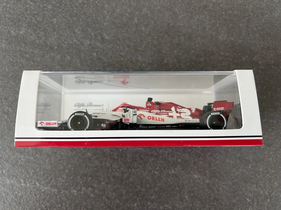 Spark F1 Alfa Romeo Sauber C39 K. Raikkonen 1:43 Pre Season SIGNED BY KIMI - Bild 4 von 4