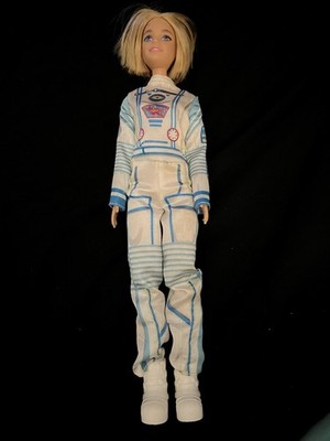 2015 Mattel Barbie Space Discovery Astronaut suit and shoes. Bob haircut! C307G 