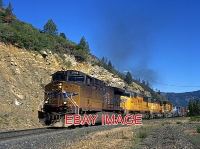 FOTO USA EISENBAHN UP 5785 MANIFEST NÄHERT SICH SCHUPPEN 10 DONNER PASS. 13 JUNI 20
