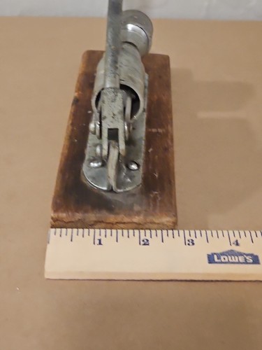 VTG Reed's Rocket Nut Cracker Pecan Nutcracker Wood & Metal USA - Picture 7 of 8