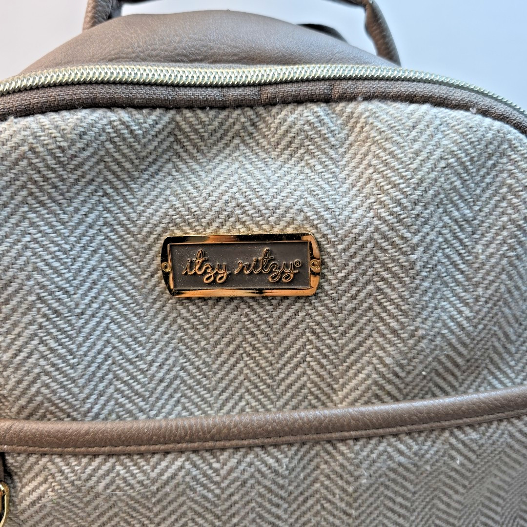 Itzy Ritzy Boss Backpack Diaper Bag Mocha Brown Cream 