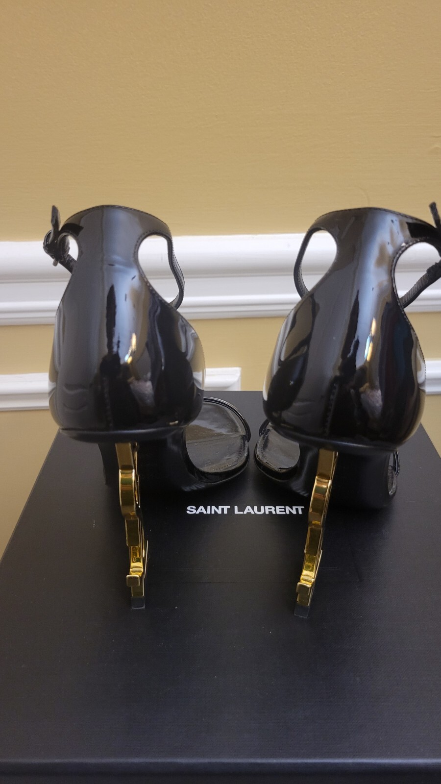 Sandali ""Opyum"" neri verniciati in pelle e oro Saint Laurent taglia 38 5 US 7 5