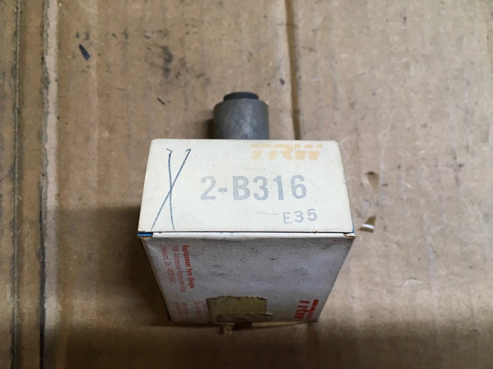 Новая передняя втулка листовой пружины TRW B316 - Изображение 2 из 4