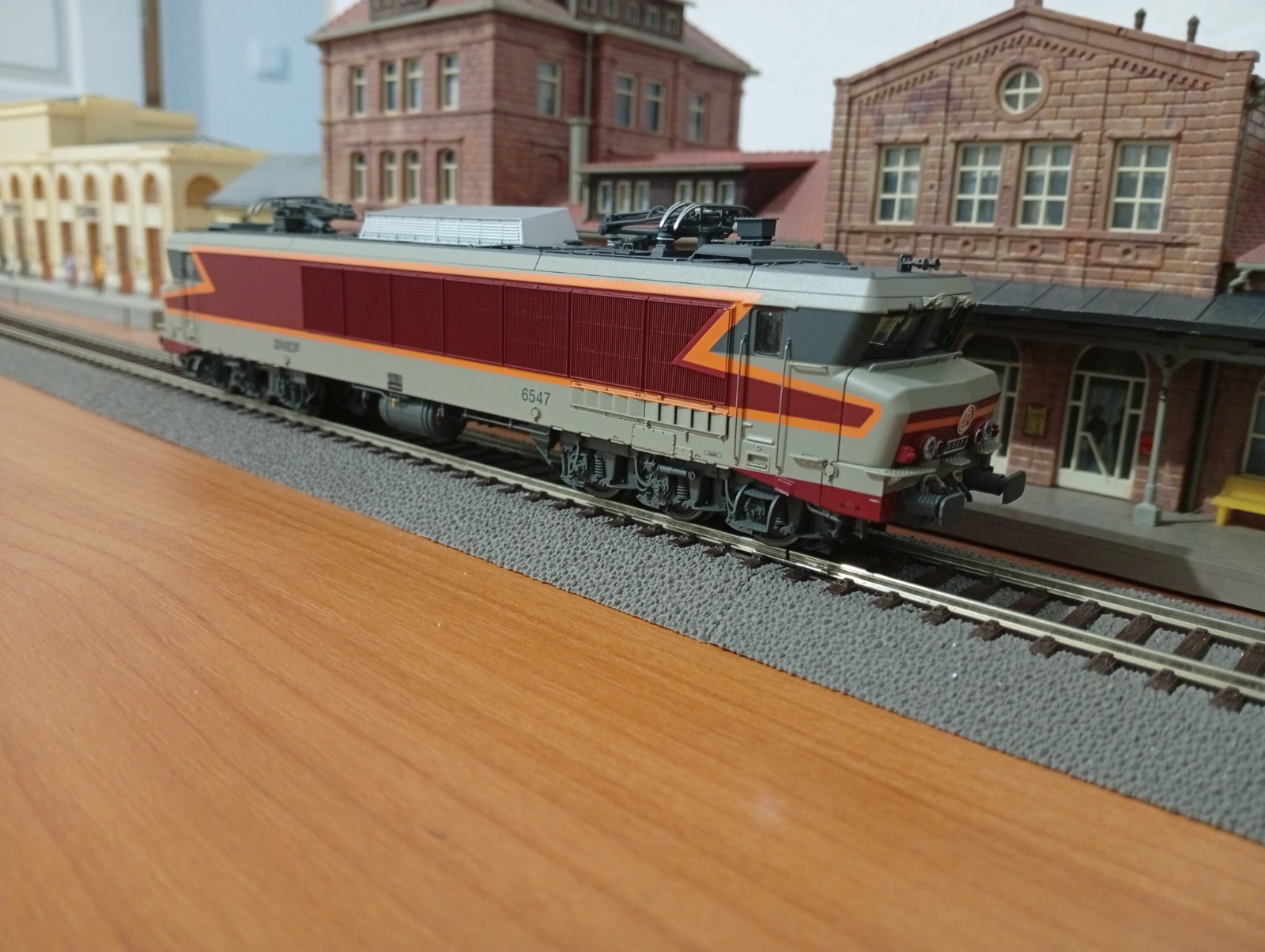 CC 6547 LS Models locomotive HO 1/87 roulement fluide sans déraillement sur réseau