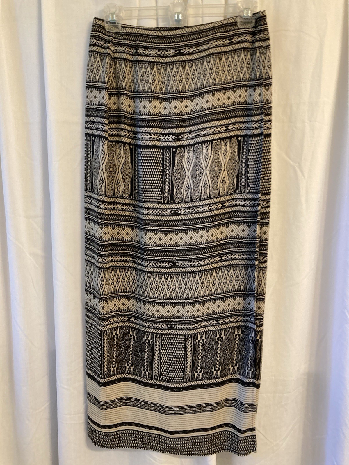 Beautifully Patterned with Intricate Designs This… - image 1