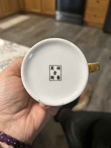 Vintage Chinese Porcelain Tea Mug with Lid and Insert - Picture 8 of 8