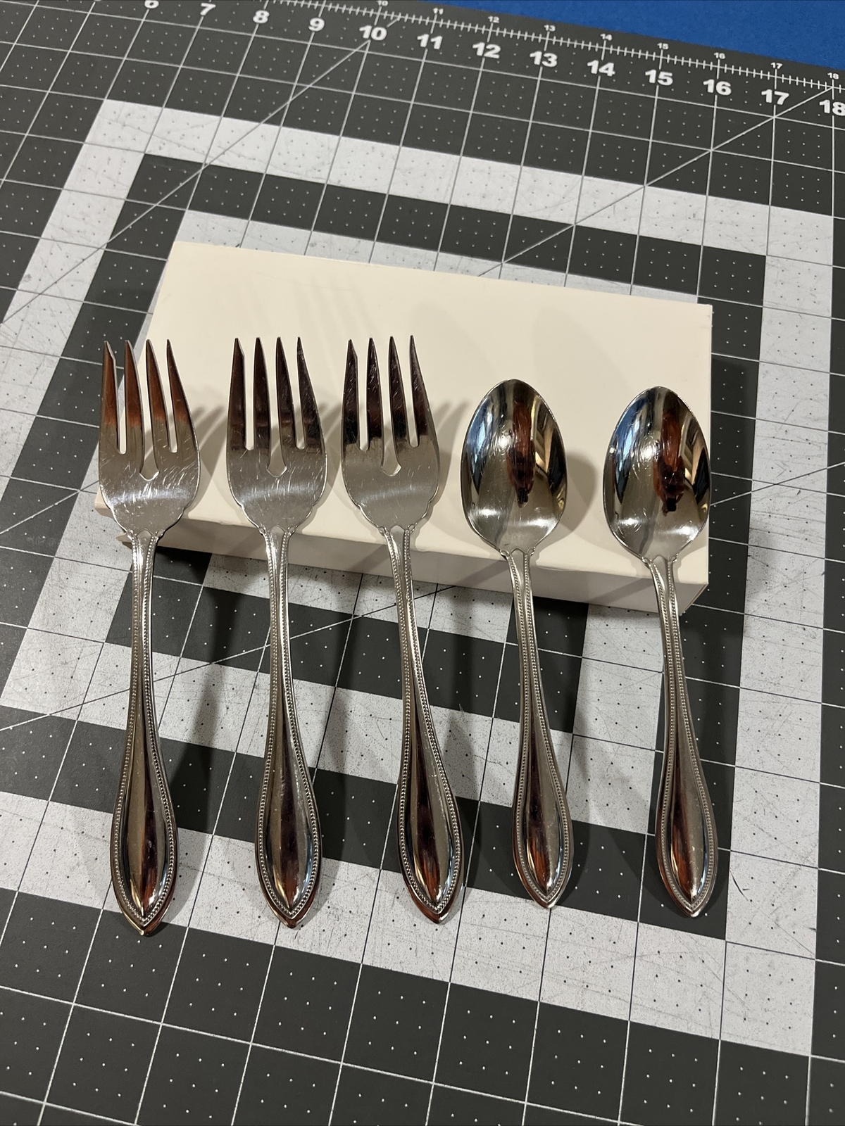 Oneida Arbor American Harmony Stainless Flatware - (3) Forks / (2) Teaspoons