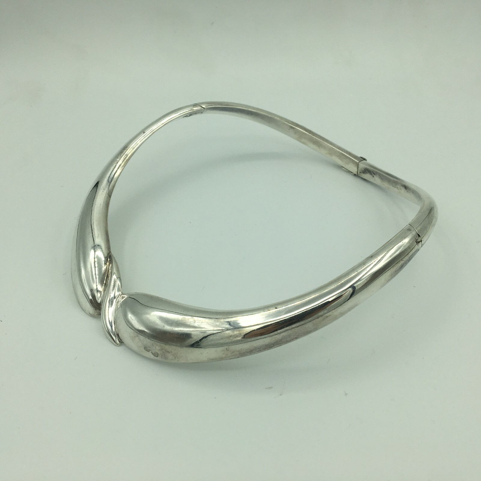 Bayanihan Signed Vintage Sterling Silver Cuff Necklace Gem