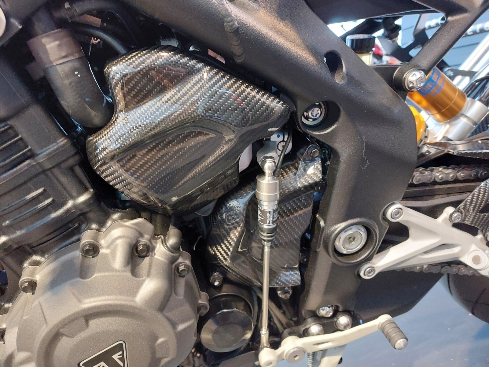 Cache pignon en carbone pour Triumph Speed Triple 1200 RS - 4
