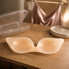 Fl&uuml;gelartige Brustpasties nahtlos selbstklebende Brustpasties geformt