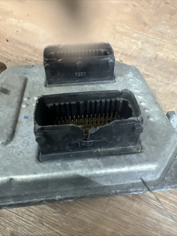 Computadora de control del motor Saturn Astra 2008 ECU 55 567 908 Foto 3 de 3