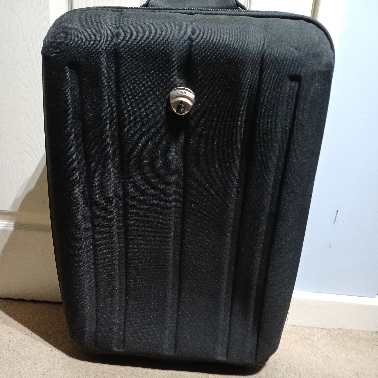 Maleta Solf Shell tamaño pequeño con ruedas (61cmx45cmx25cm)