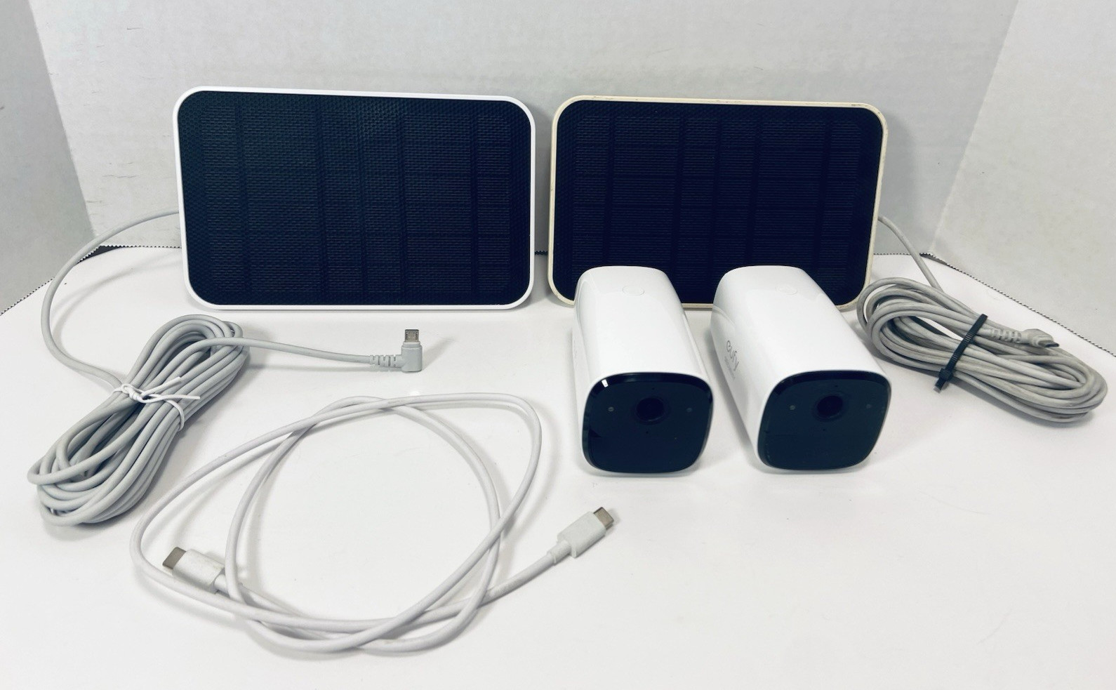 W/ Solar Panels Cables