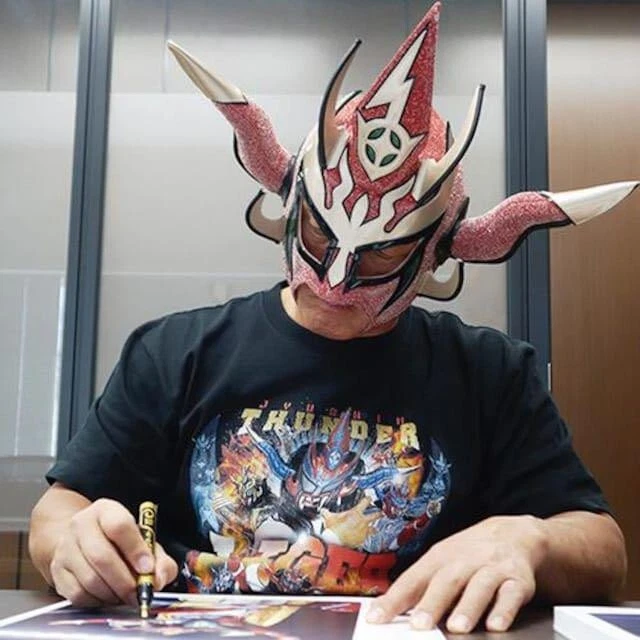 Limited Jushin Thunder Liger Autógrafo Lucha Libre Profesional IWGP Campeón Junior Foto 2 de 4