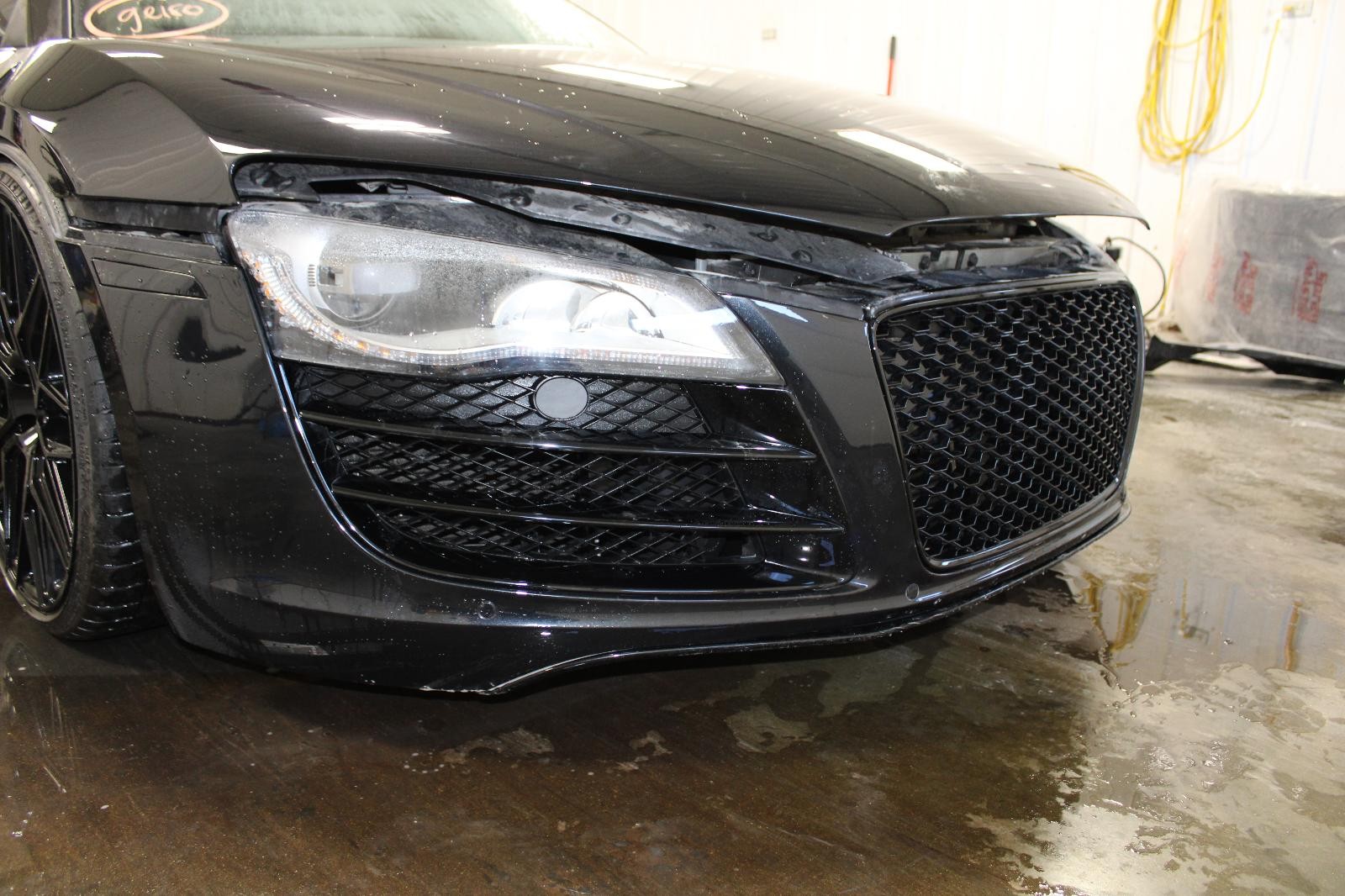 Audi R8 2011 Door framework