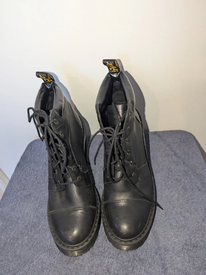 Botas Dr Martens Averil para mujer talla US 7 cuero negro tacón con cordones  Foto 2 de 4
