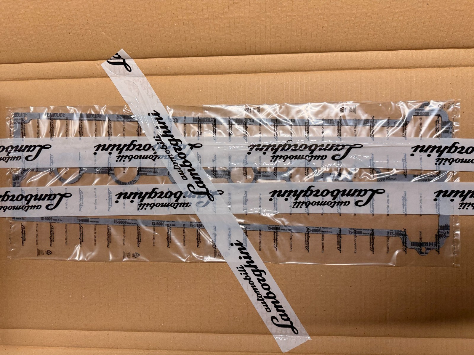 Lamborghini Diablo SE30 1990-1998 Right Valve cover gaskets Set P/N 001120811