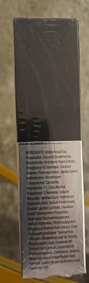 Suero potenciador de ácido hialurónico PCA Skin - 1 oz (30 ml). Foto 3 de 4