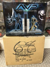 * DIAMOND SELECT ALIEN VS PREDATOR BOOKENDS #13/500 *ST