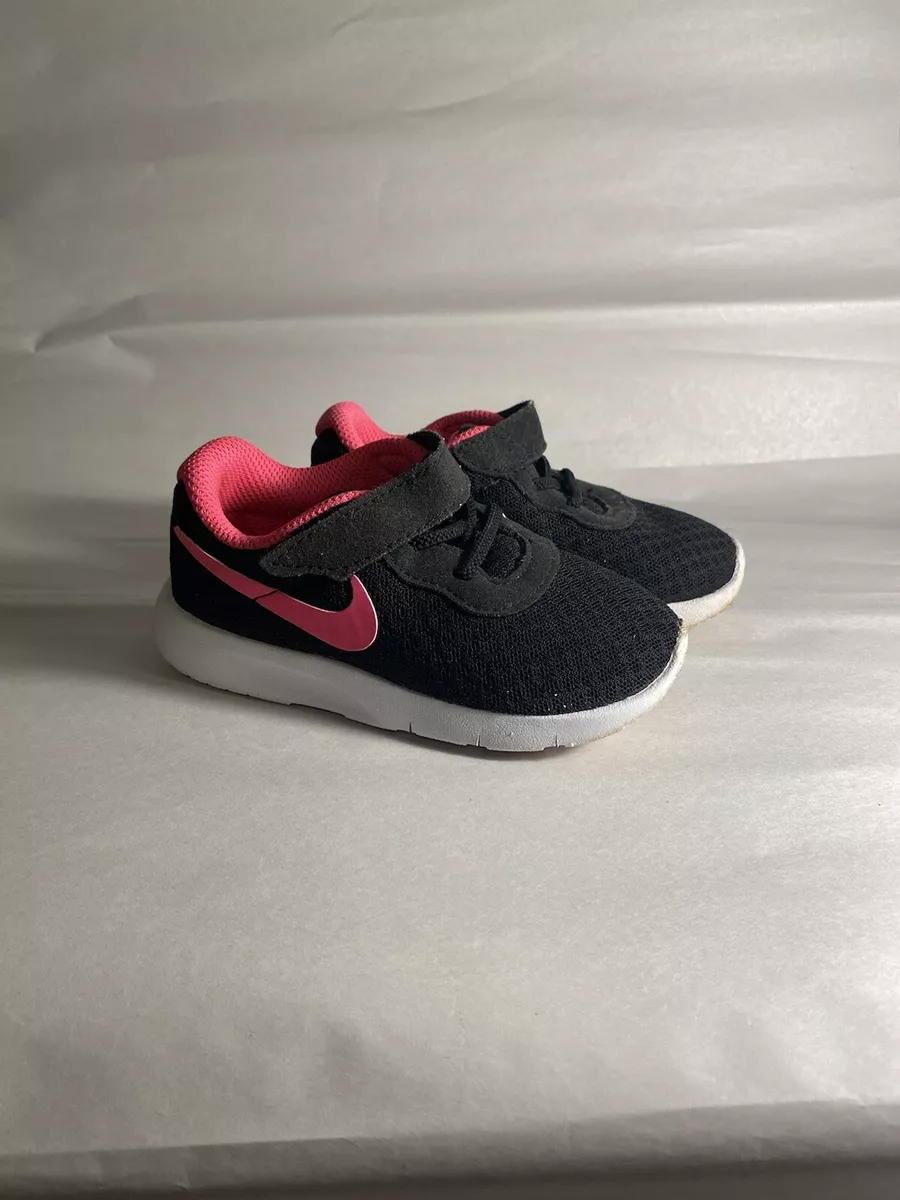 Black and pink sales nike toddler shoes