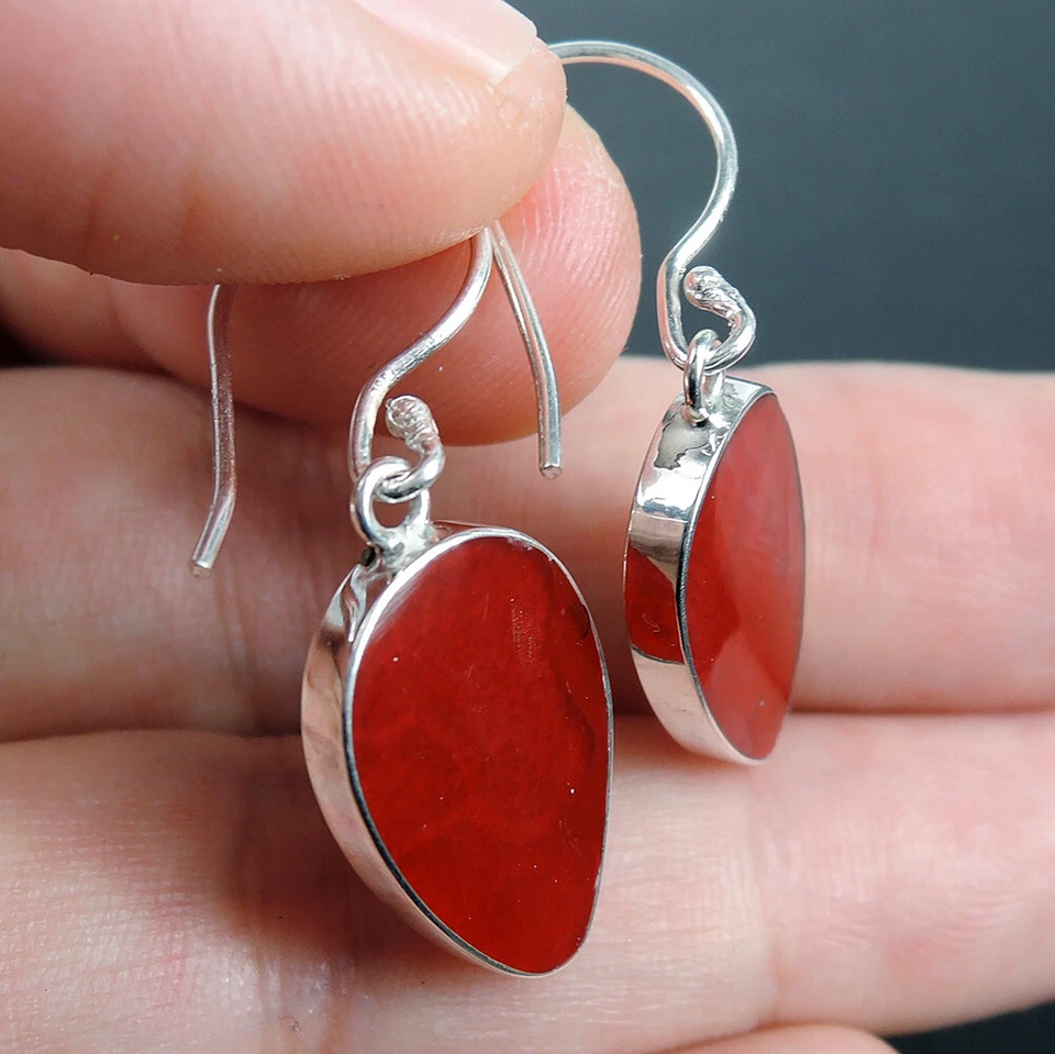 Orecchini 2 in 1 design in argento 925 reversibile corallo rosso e madreperla... - Immagine 4 di 4