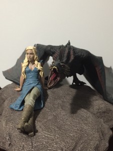 dark horse game of thrones daenerys & drogon statuette