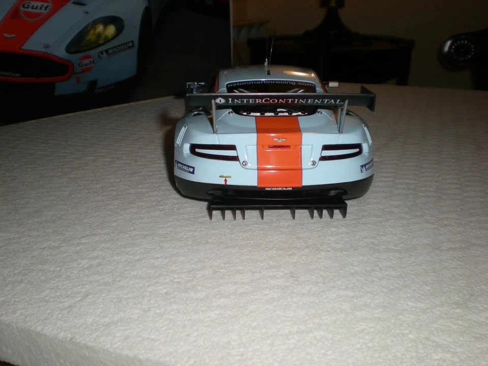 AUTOART.1.18 ASTON MARTIN RACING DBR9 GULF - Immagine 4 di 4