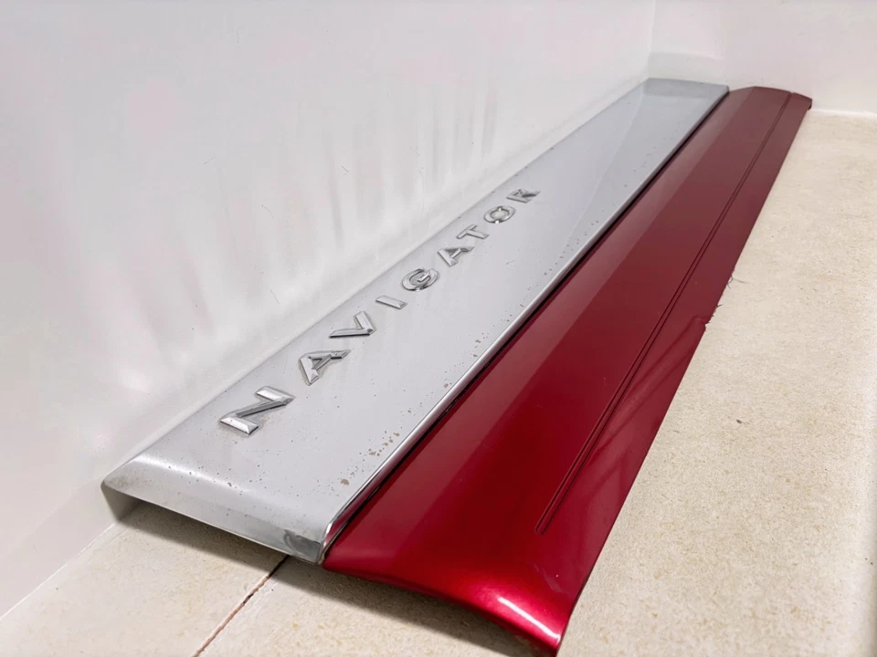Juego de molduras de puerta izquierda conductor izquierdo Lincoln Navigator 07-14 rojo OEM Foto 4 de 4