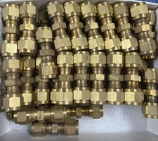 (1)-Hoke Gyrolok 4UBR Brass Union Fitting 1/4" Tube x 1/4" Tube New