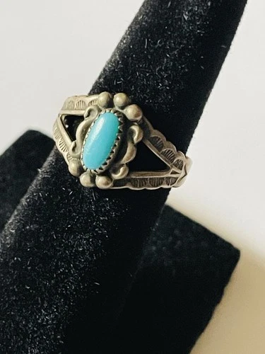 vintage Petite Sterling Silver Turquoise Native American Southwestern Ring 925