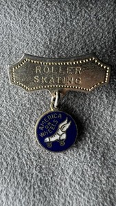 Vintage America On Wheels Roller Skating Pin Enamel Dangle Badge Brooch