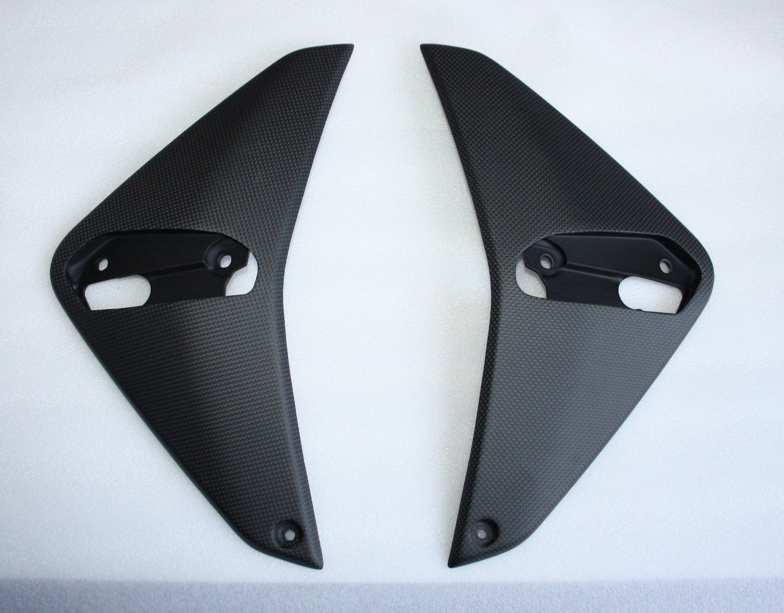 Écopes de radiateur Streetfighter V4 carbone mat : protégez votre Ducati