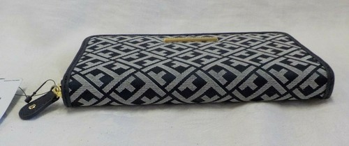 Tommy Hilfiger Signature Jacquard Material Zip Wallet Clutch NWT Navy & White - Picture 3 of 12