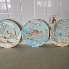 Vintage Byron Molds Ceramic Plates