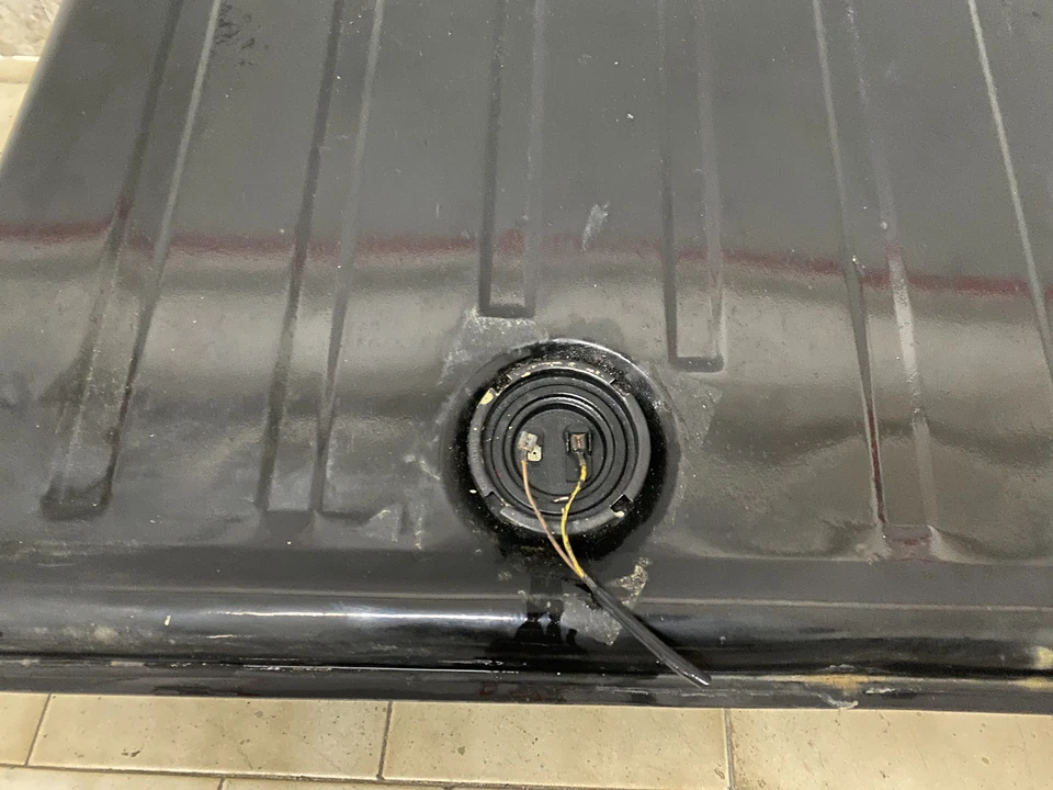 Volkswagen Beetle 1972 - Tank Fuel Petrol - image 2 of 4