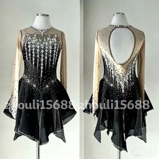The skating skirts for the figure skating performances can be customized.