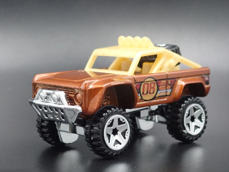 1966-1977 Ford BRONCO 4X4 fuori Strada Personalizzato Marrone 1:64 Modello Auto - Immagine 2 di 4