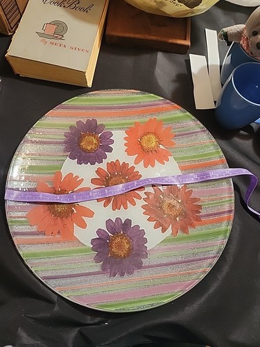 A Pair Of Gorham daisy frosted glass platter 14 Inches - Picture 1 of 3