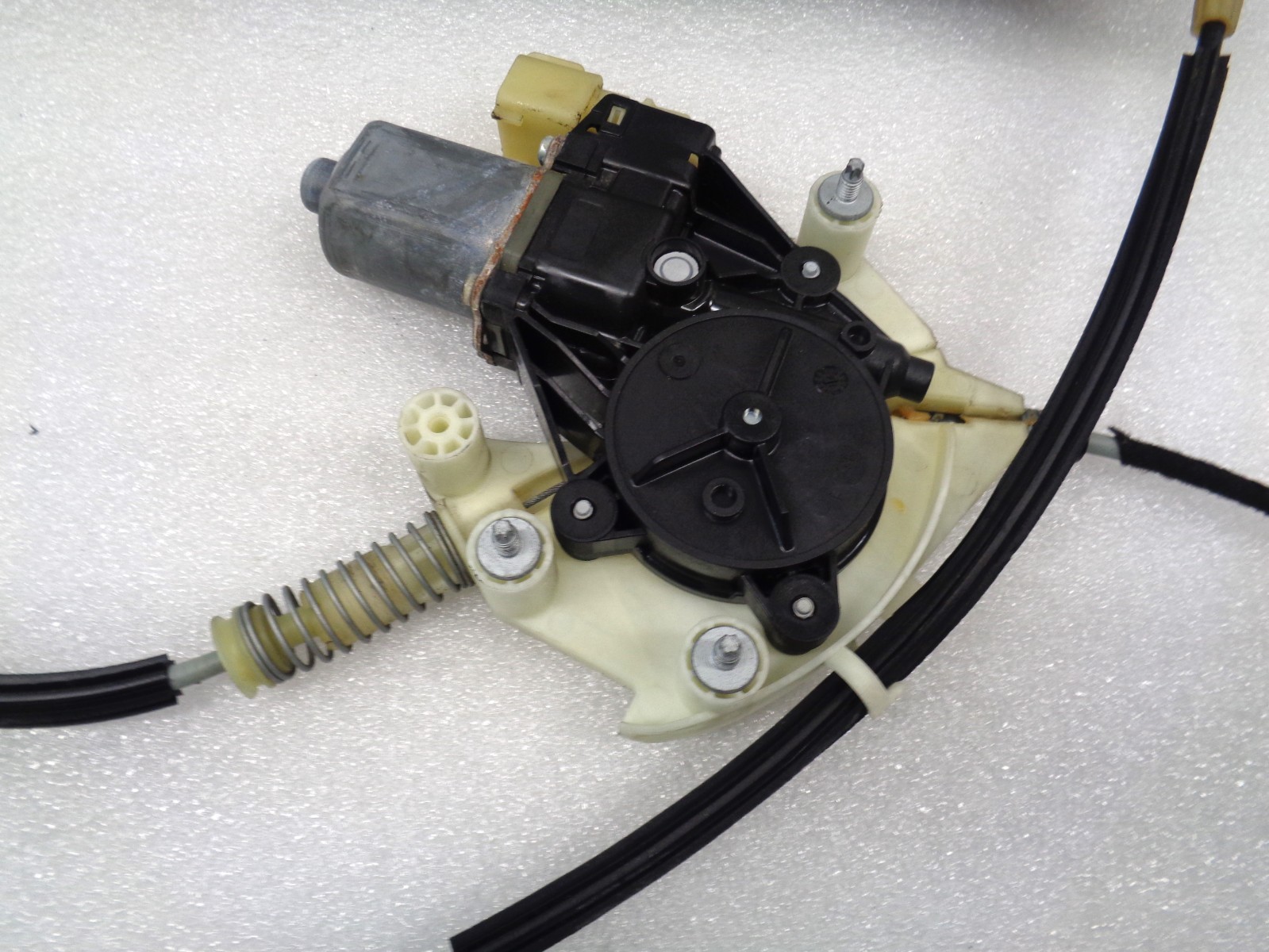 2015 Maserati Ghibli Front Right Passenger Door Window Regulator OEM AK240212