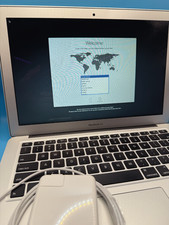 Apple MacBook Air 13.3" (128GB SSD, Intel Core i5 5th Gen., 1.80 GHz, 8GB)...