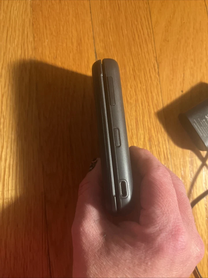 Teléfono Nokia N139DL abatible con cargador USB C  Foto 4 de 4