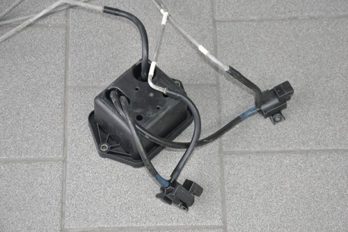 Ferrari FF GTC4 Vacuum Reservoir Pressure Accumulator Exhaust Valve Solenoid - Picture 2 of 3