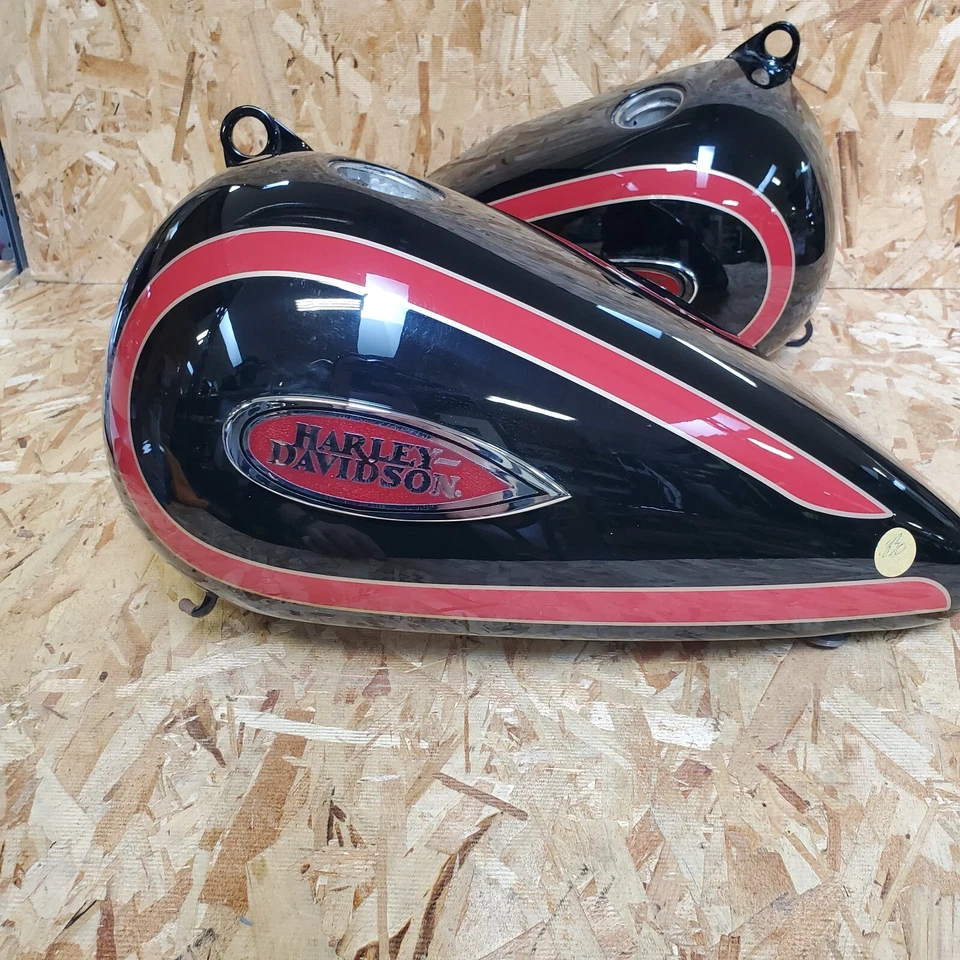 Яркие черные топливные баки Harley-Davidson 1998 FLSTS Heritage Springer 61347-98NK - Изображение 3 из 4