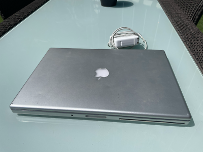 Apple MacBook Pro 15.4
