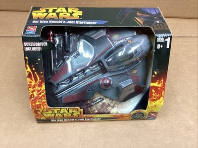 Star Wars AMT ERTL Obi Wan's Jedi Starfighter Die Cast Model Kit Vehicle, 2005