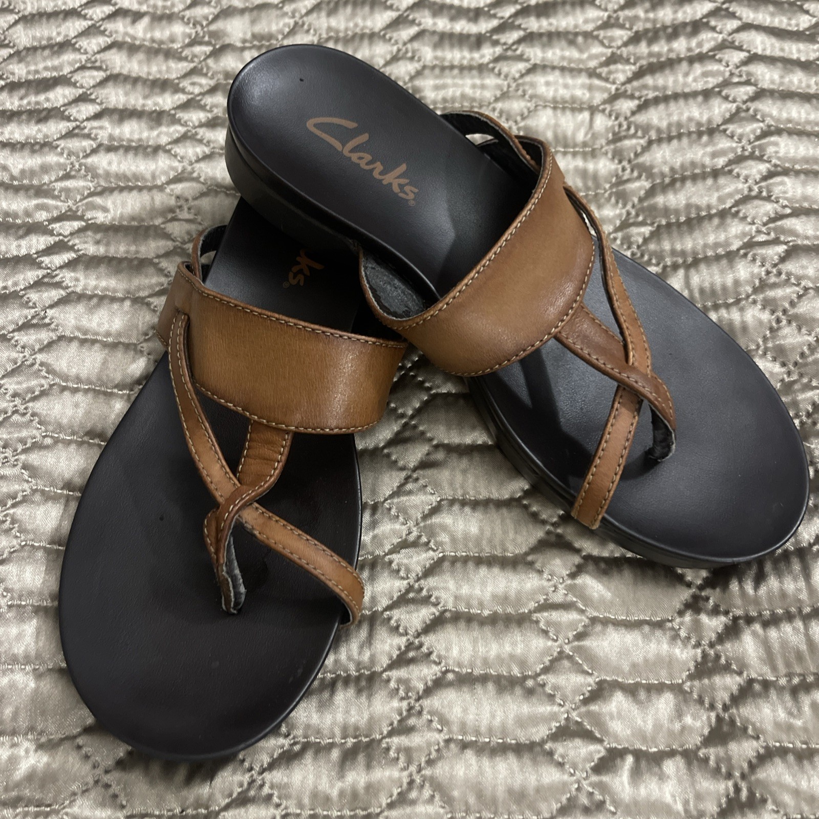 Clarks Women's Size 8 Brown Leather Strappy Sandals Great Condition