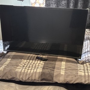 Roku Select Series 43" LCD TV 1080p FHD 60Hz w/ Remote, Model 43R4AX