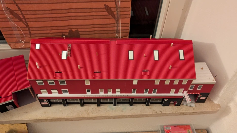 Feuerwache HO mir Nebengebäude zu  verkaufen. Tore zum öffnen (Ohne Fahrzeuge) - Bild 2 von 4