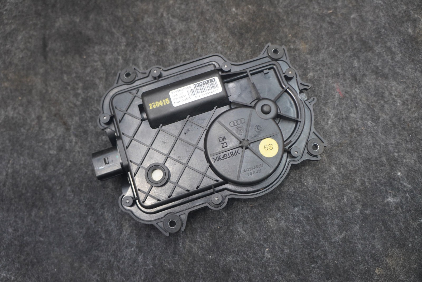 Front Left or Right Door Latch Drive Unit 3W3837059 Bentley Continental GTC 2016