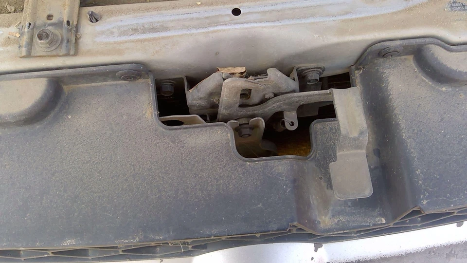 Conjunto de pestillo de capó Kia Rio 2003 2004 2005 con soporte OEM Foto 3 de 4